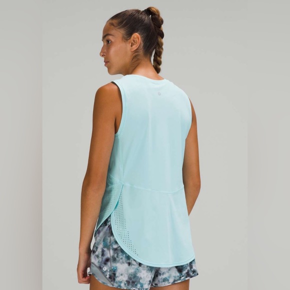 Lululemon High Neck Split Hem Run Tank in Icing Blue Sz 2! - Picture 3 of 9